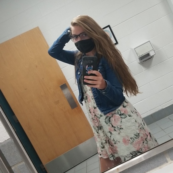 Meet your Posher, Danielle - Picture 1 of 1